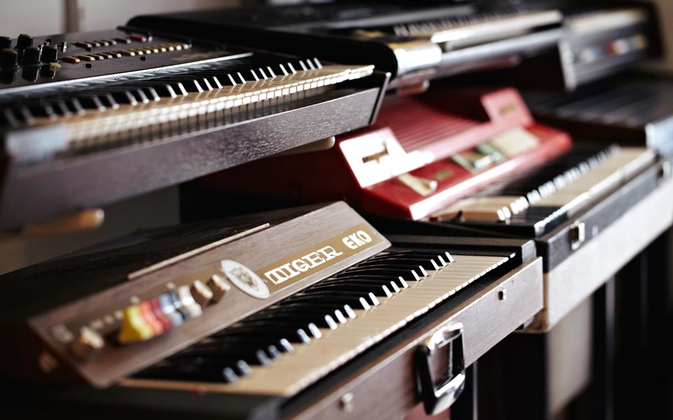 Synthesizers and organs