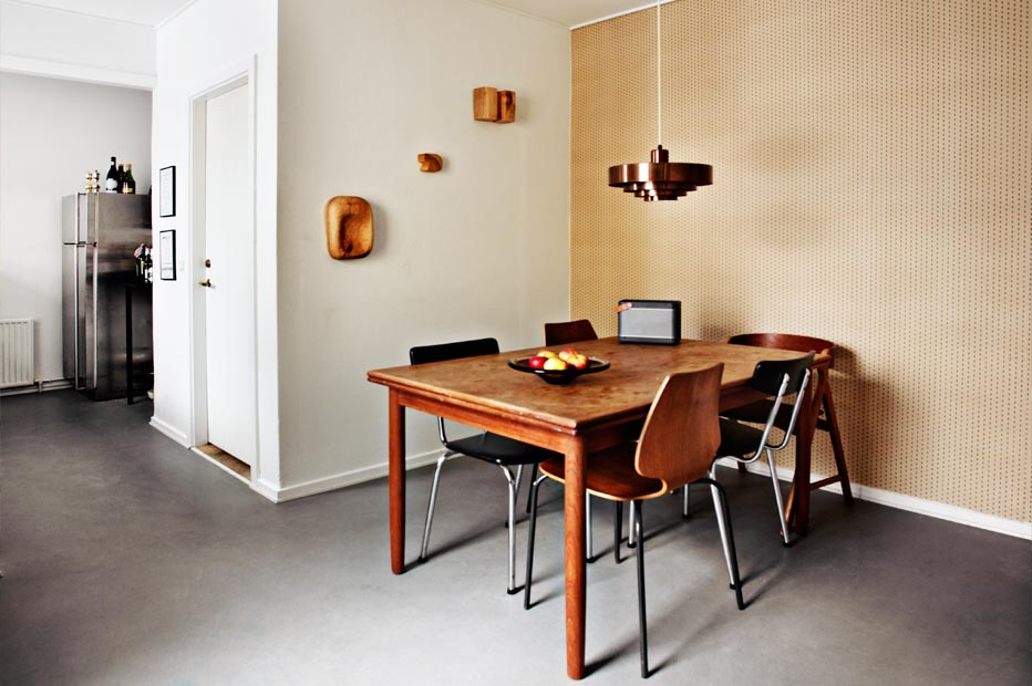 Kitchen table with chairs, a lamp